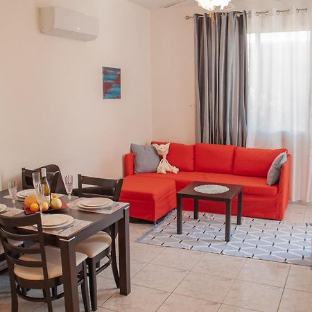 Cozy 1 Bedroom Apartment In Walking Distance To The Municipal Beach Paphos Eksteriør bilde