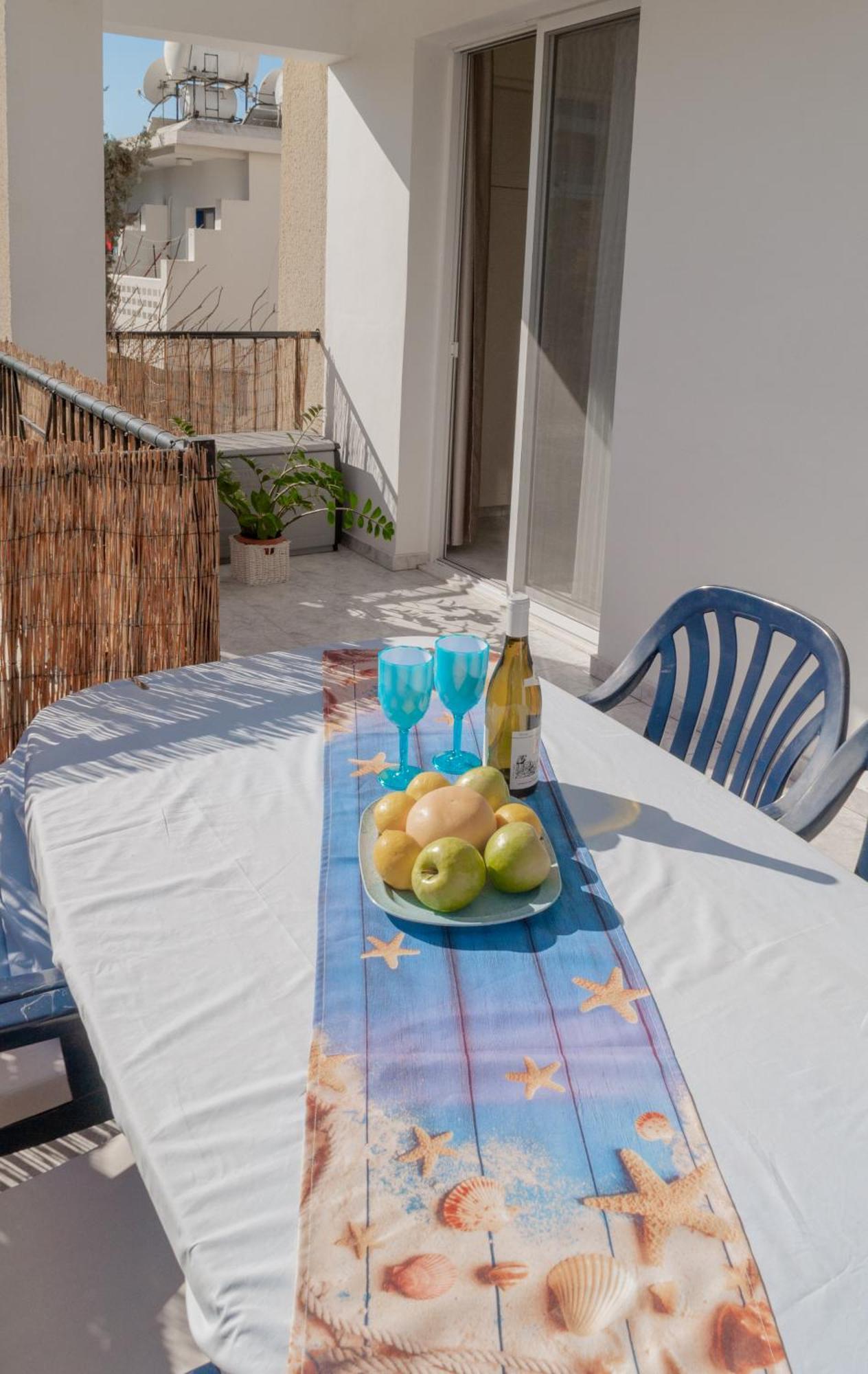Cozy 1 Bedroom Apartment In Walking Distance To The Municipal Beach Paphos Eksteriør bilde