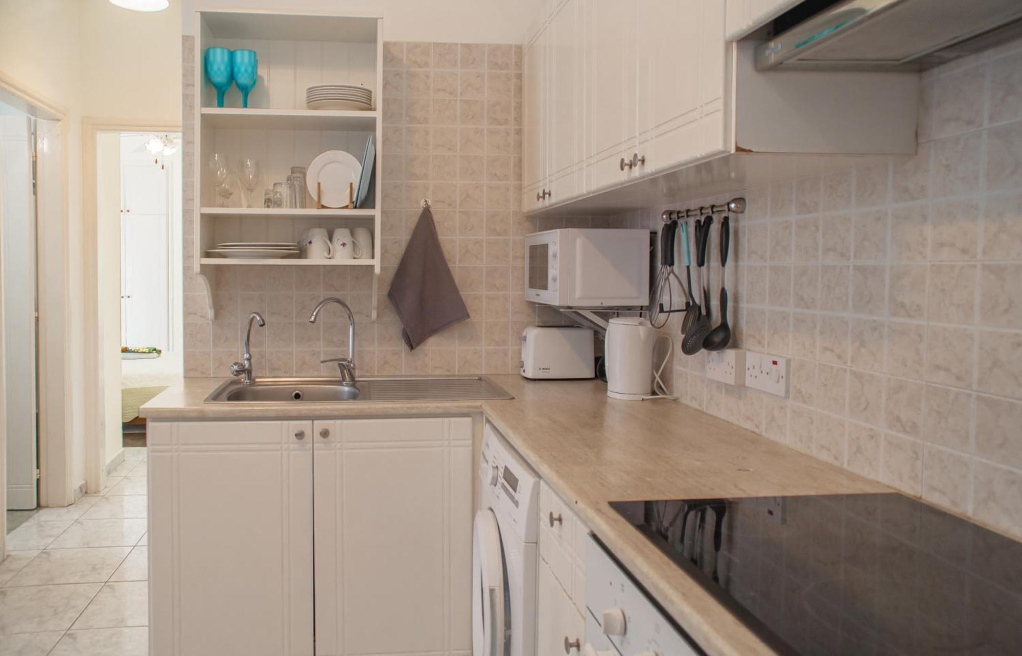 Cozy 1 Bedroom Apartment In Walking Distance To The Municipal Beach Paphos Eksteriør bilde
