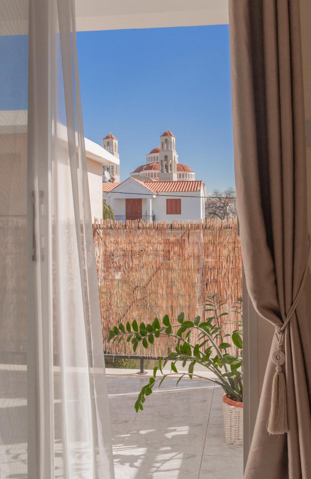 Cozy 1 Bedroom Apartment In Walking Distance To The Municipal Beach Paphos Eksteriør bilde